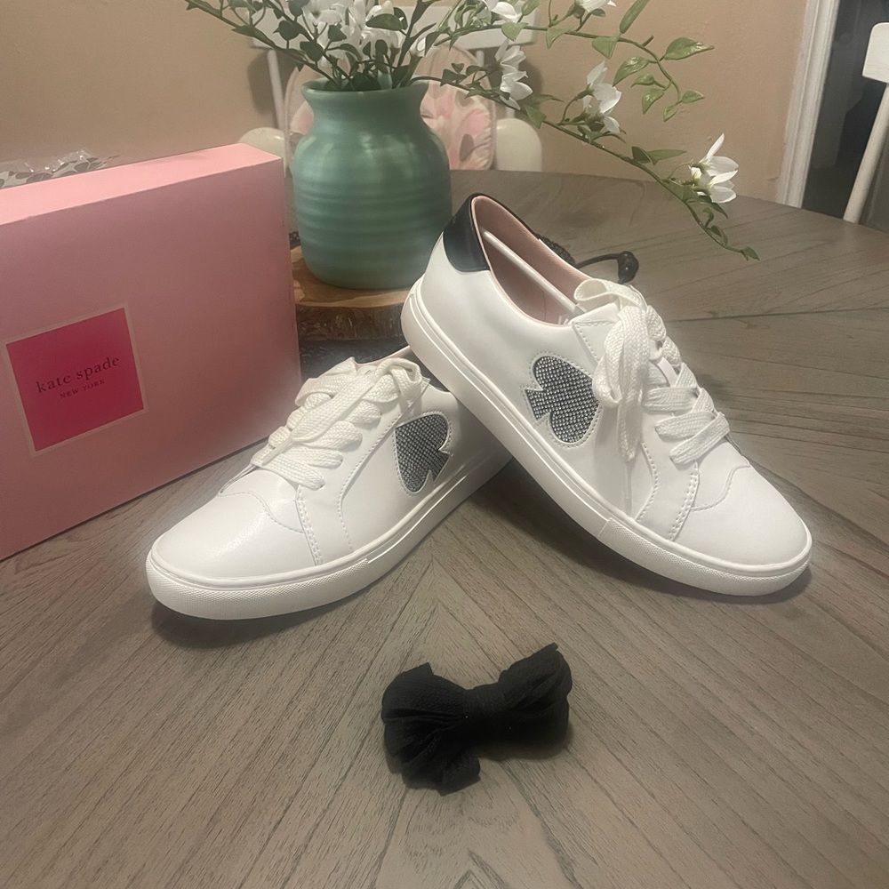 Never been worn, comes in original box Kate Spade Fez Glitz Sneakers size 10.